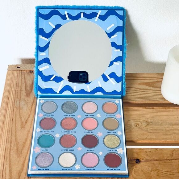 NWT Gorgeous DISNEY Lilo & Stitch Blue / White Furry Cover 16 Eyeshadow Palette - Picture 15 of 17